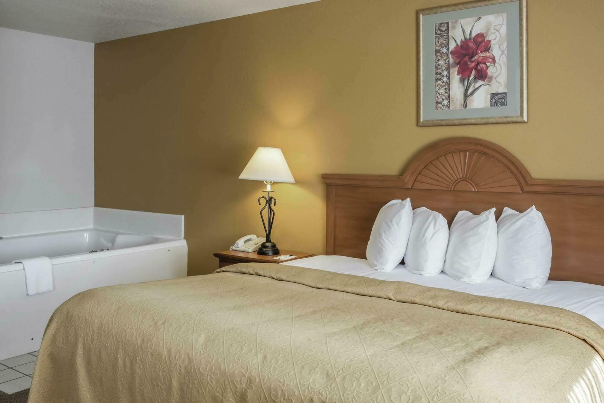 Quality Inn Huron Esterno foto