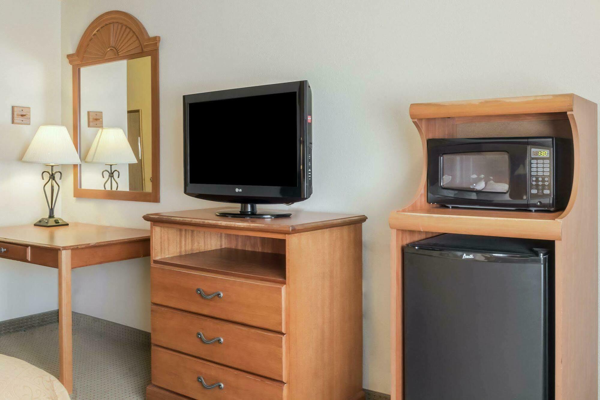 Quality Inn Huron Esterno foto